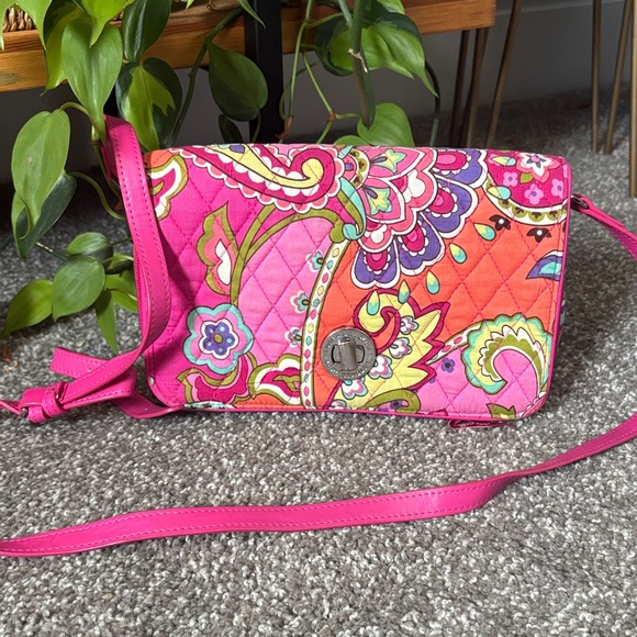 Vera Bradley Handbags - Vera Bradley Hot Pink and Orange Paisley Quilted Crossbody